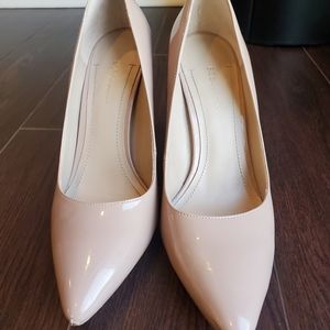 Bcbg pumps nude size 8